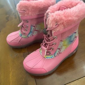 Girls Warm UGG bootNever wore!! Weatherized Boots great for the Winter!!